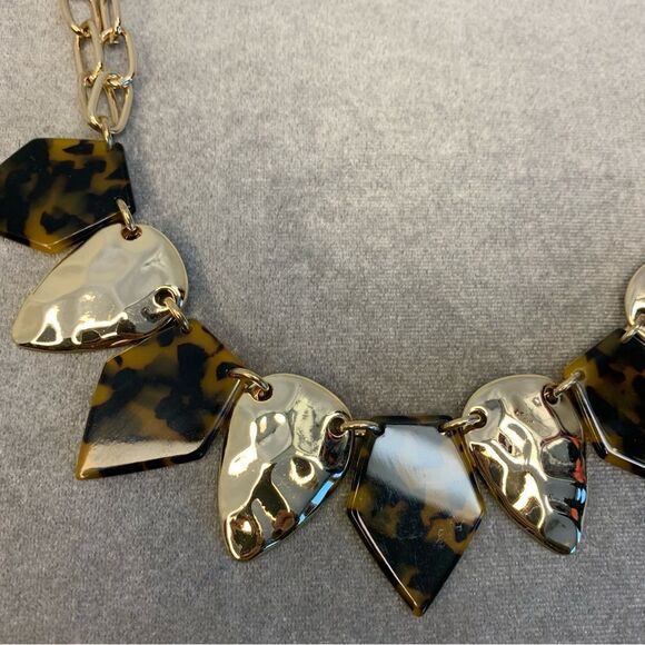 BELLA Jack goldtone tortoiseshell and hammered gold teardrop necklace - Picture 5 of 10